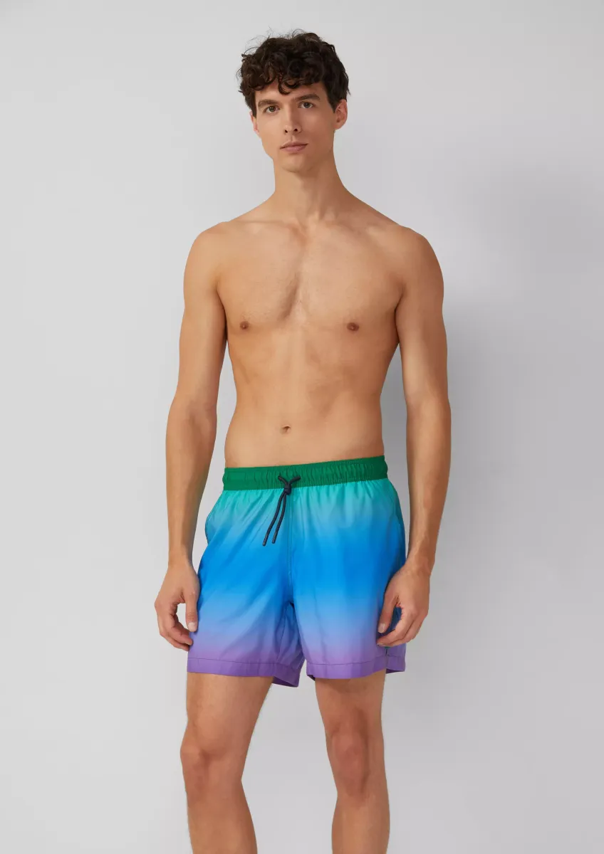 Badehose mit Pride-Motiv