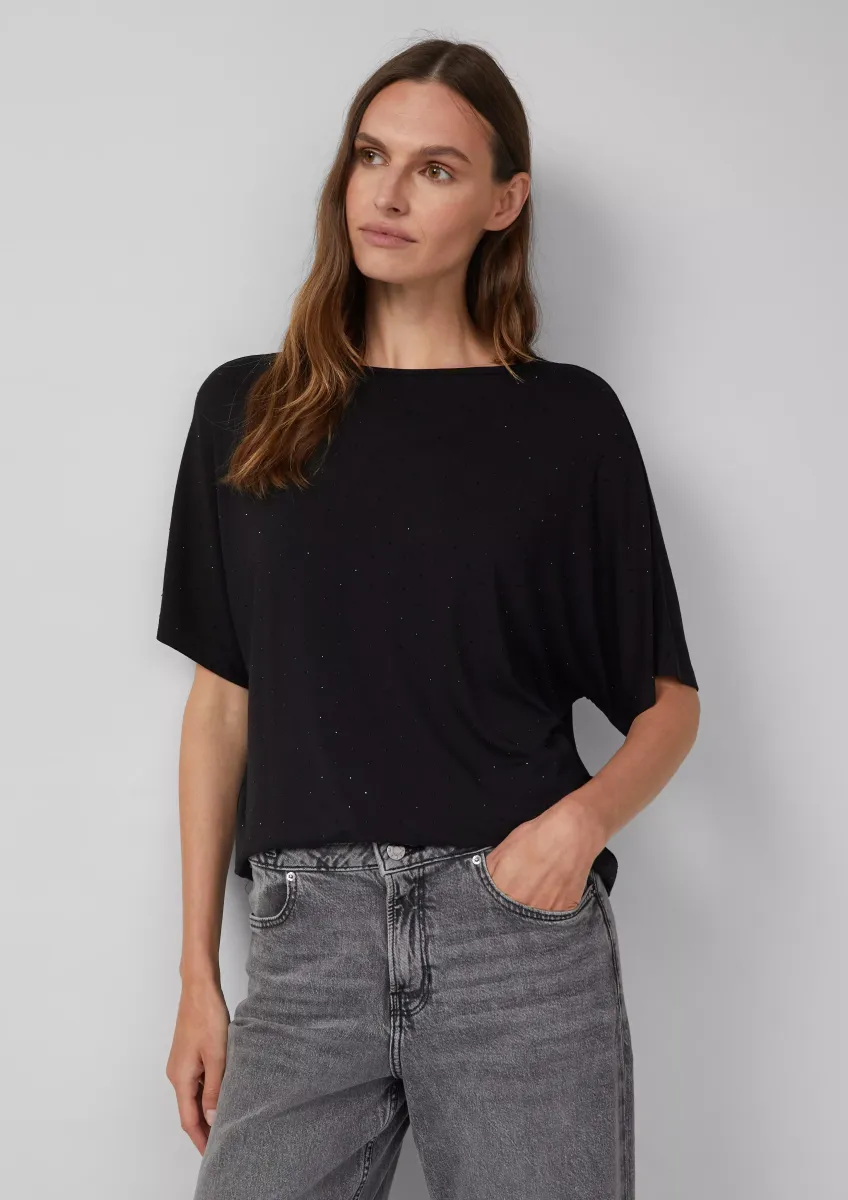 Fließendes T-Shirt mit Glitzersteinen