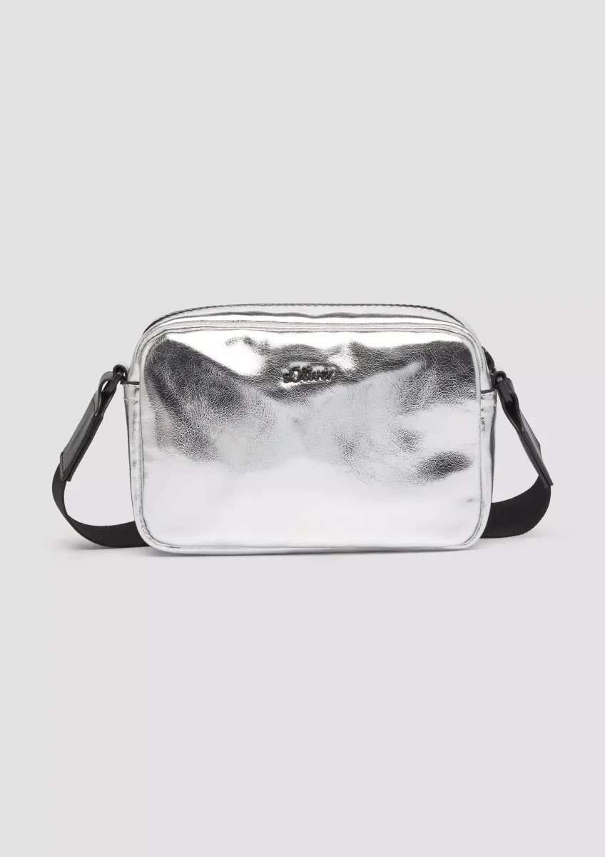 Handtasche in Metallic-Optik