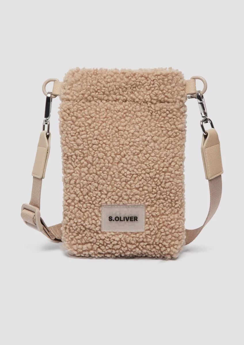 Handy-Tasche aus Teddyplüsch