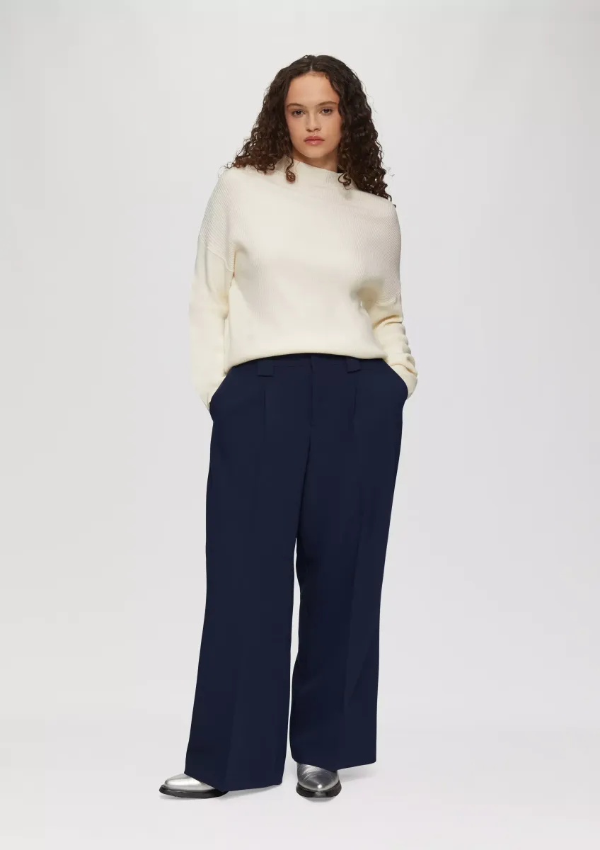 Hose mit Bundfalten im Regular Fit