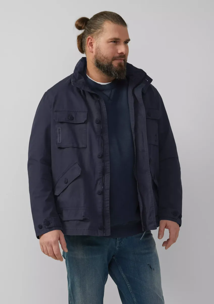 Jacke im Utility-Stil mit Kapuze im Kragen