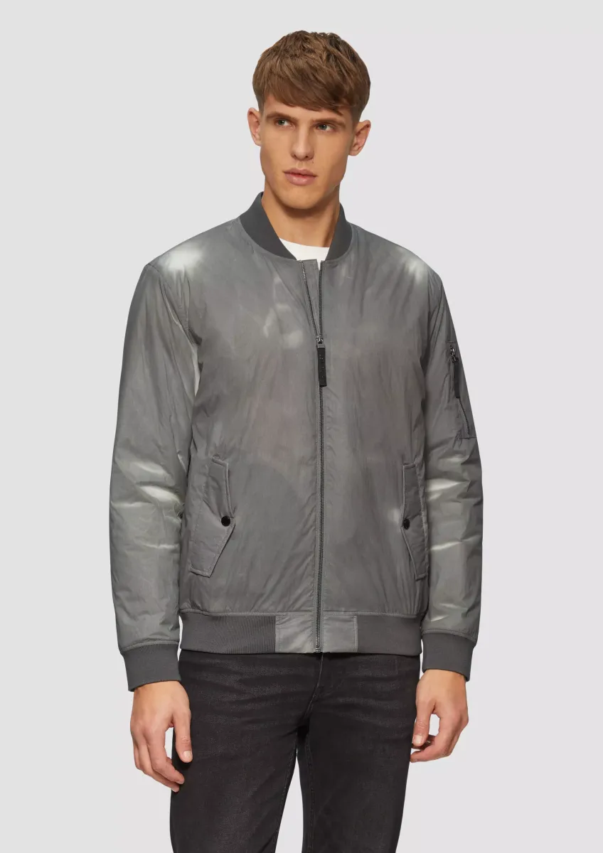 Jacke mit temperatursensitiver Farbwechselfunktion