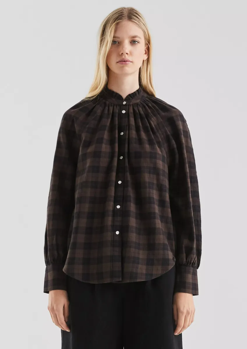 Karobluse mit Raglanärmel und Rüsche am Stehkragen