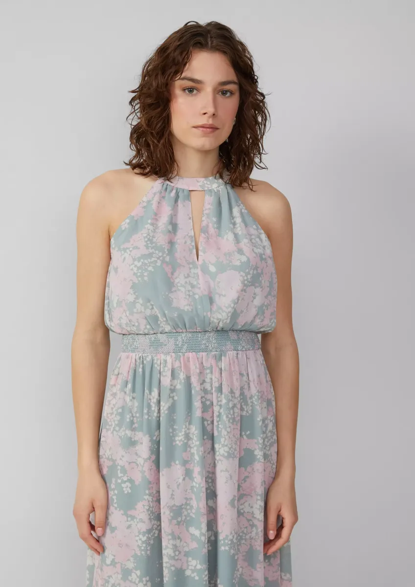 Langes Chiffonkleid mit Smok-Detail