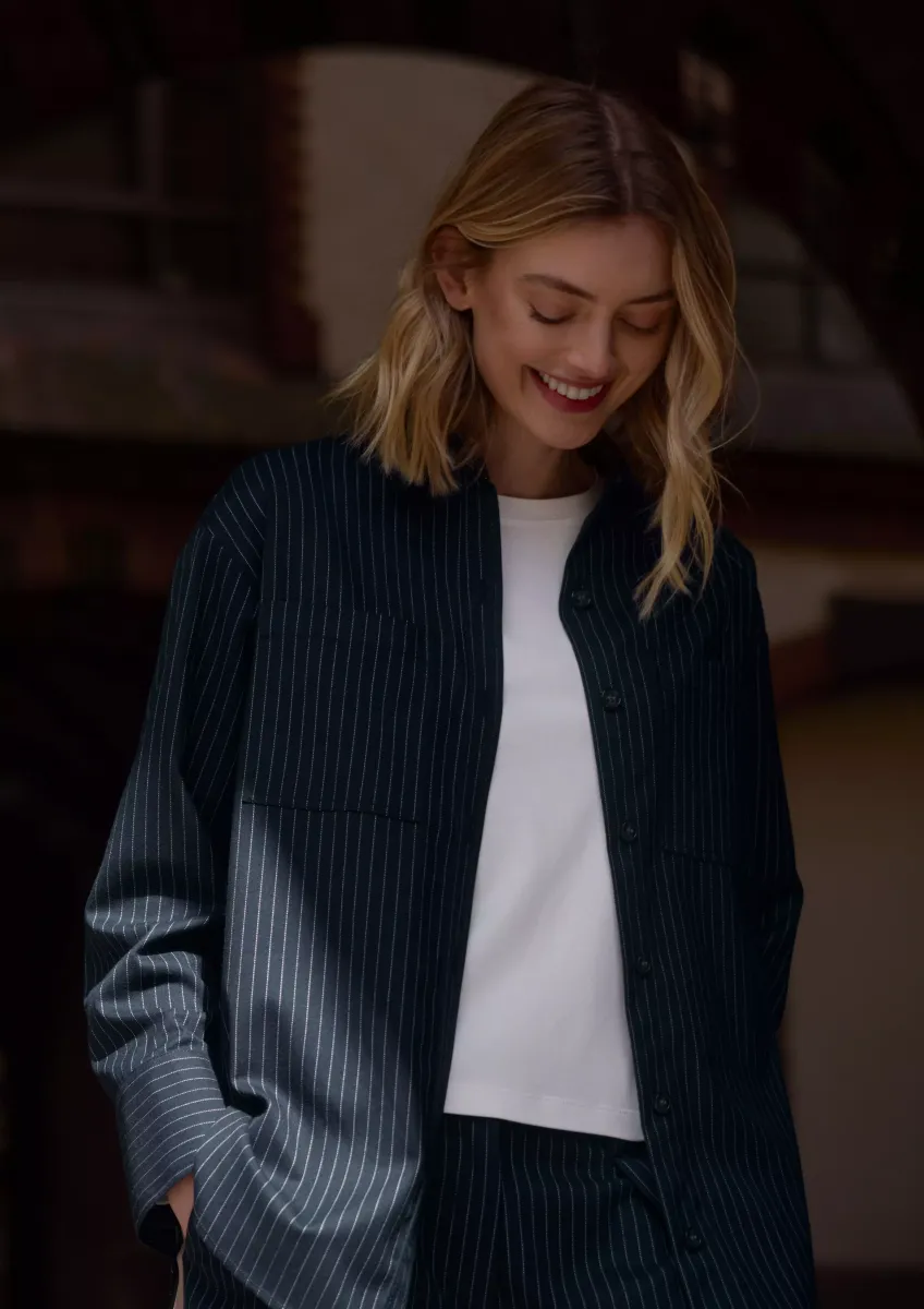 Overshirt mit Nadelstreifen in Oversize