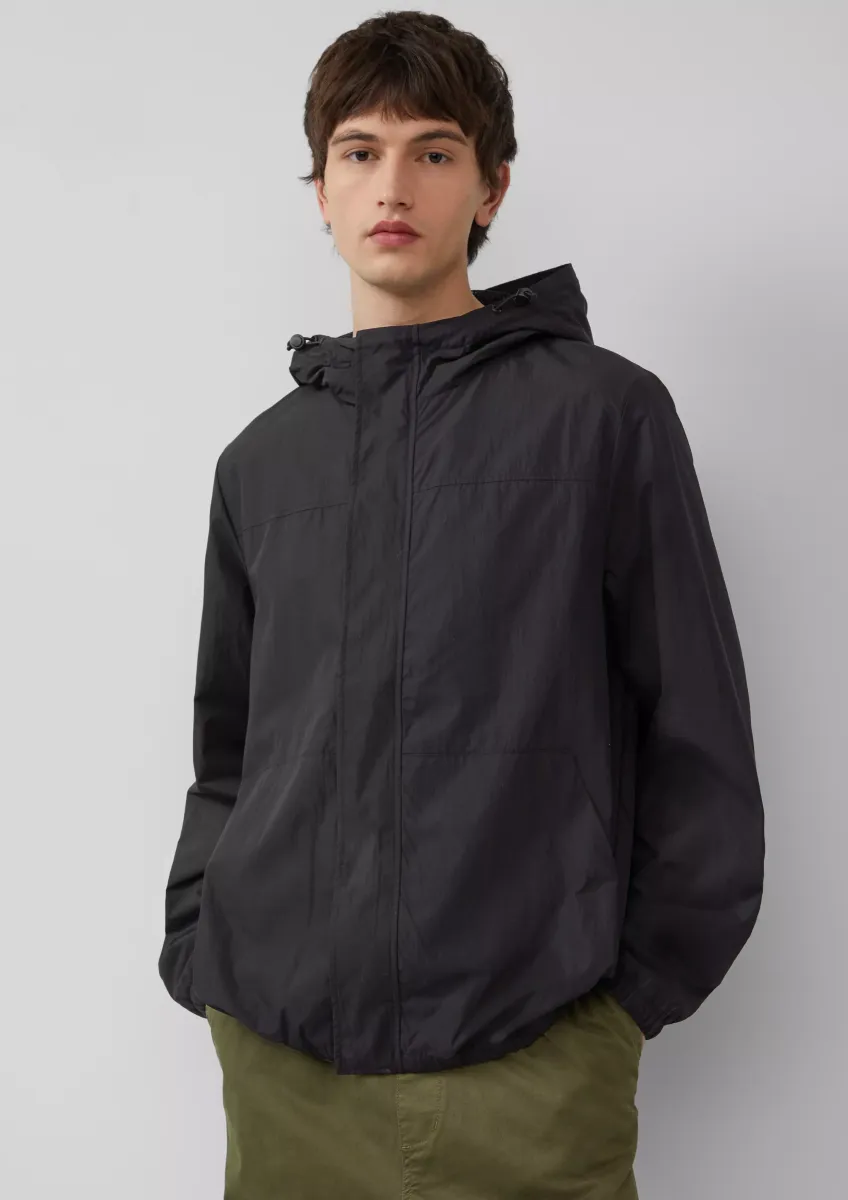 Packable Windbreaker mit Kapuze