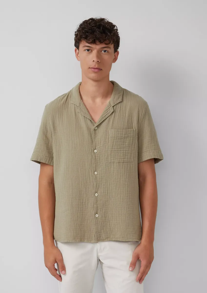 Resort Fit: Luftiges Kurzarmhemd aus Musselin