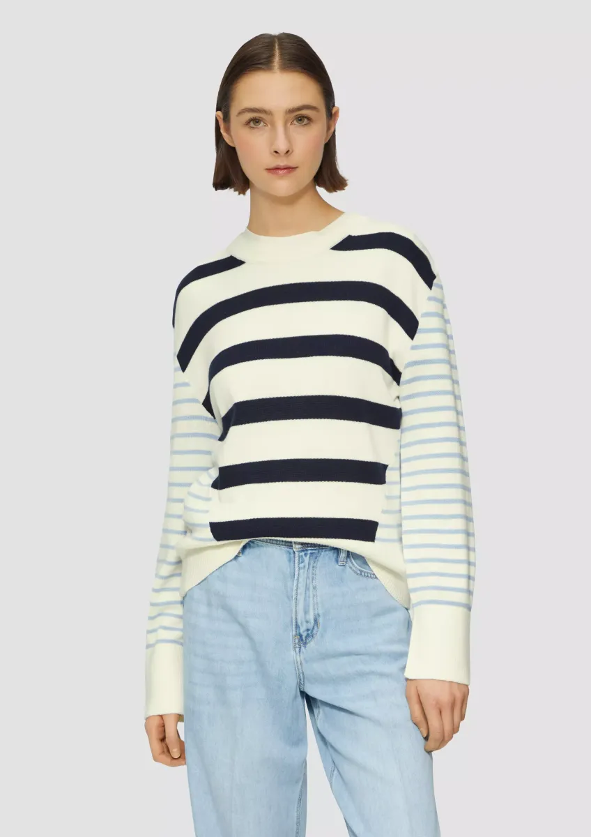 Rundhals-Pullover im Streifenmix