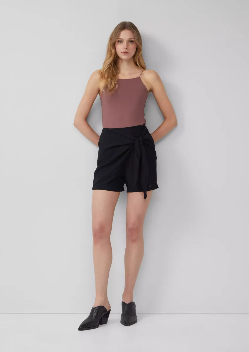 Skort in leicht glänzender Optik