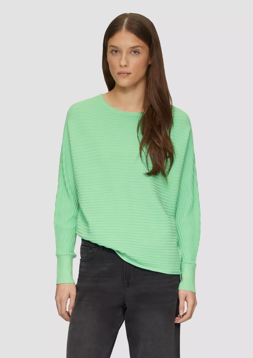 Weicher Strickpullover aus Viskosemix mit Fledermausärmeln