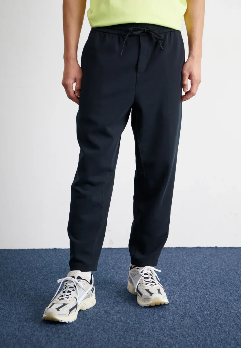 24.7 IMPOSSIBLYSOFT - Jogginghose - black