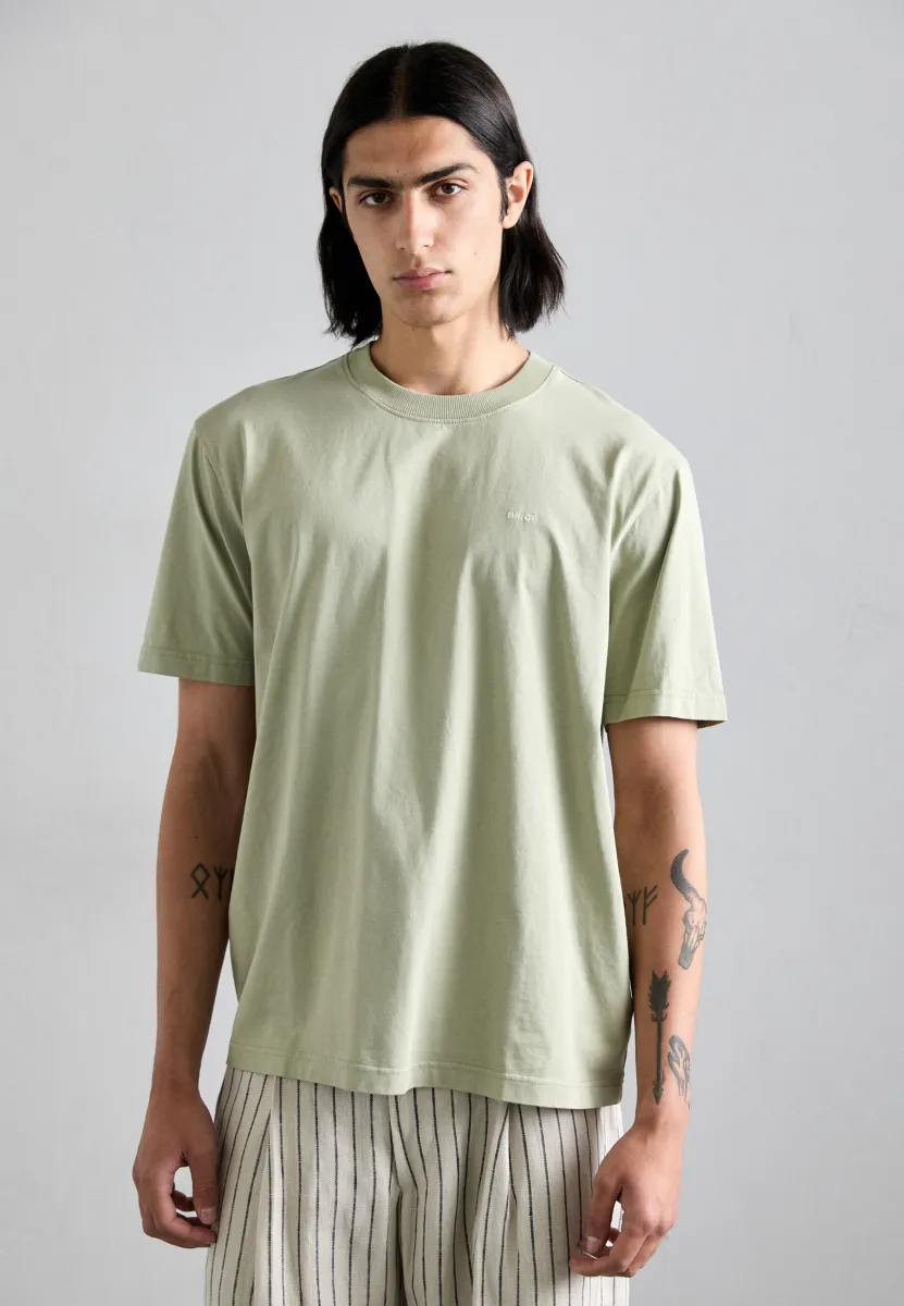 ADAM EMB - T-Shirt basic - sage green