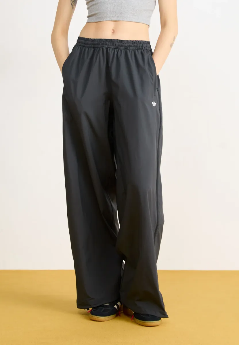 ADILENIUM SEASONAL 3 ZIP TRACK WIDE - Jogginghose - black