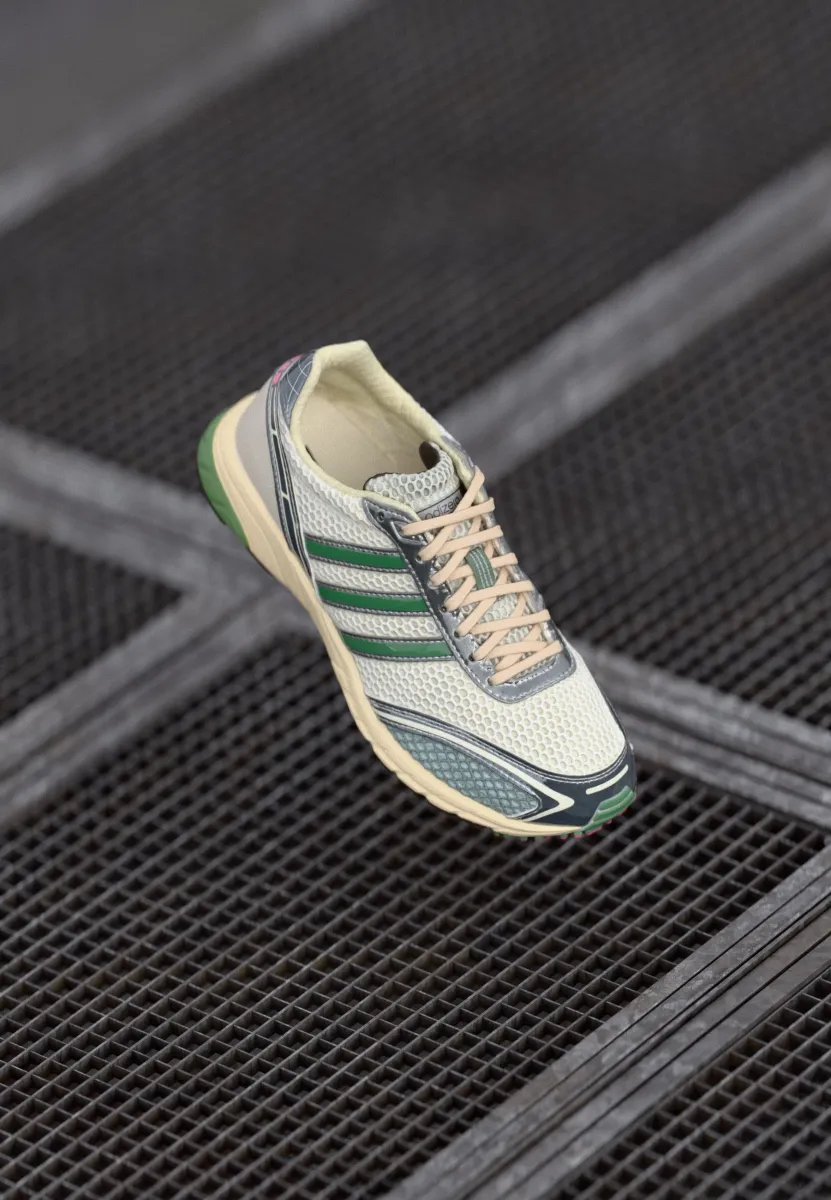 ADIZERO ADIOS OG UNISEX - Sneaker low - cream white/preloved green/dark brown