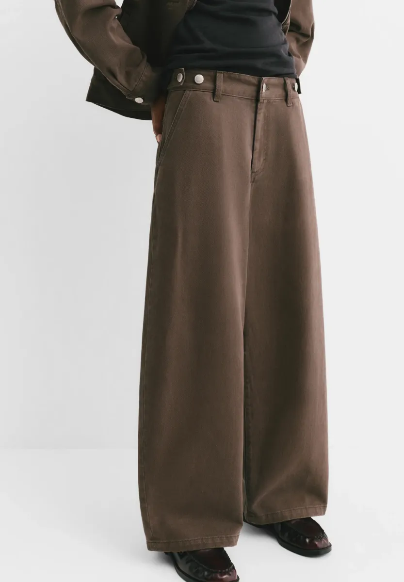 ADJUSTABLE WAIST BALLOON - Loose Jeans - brown