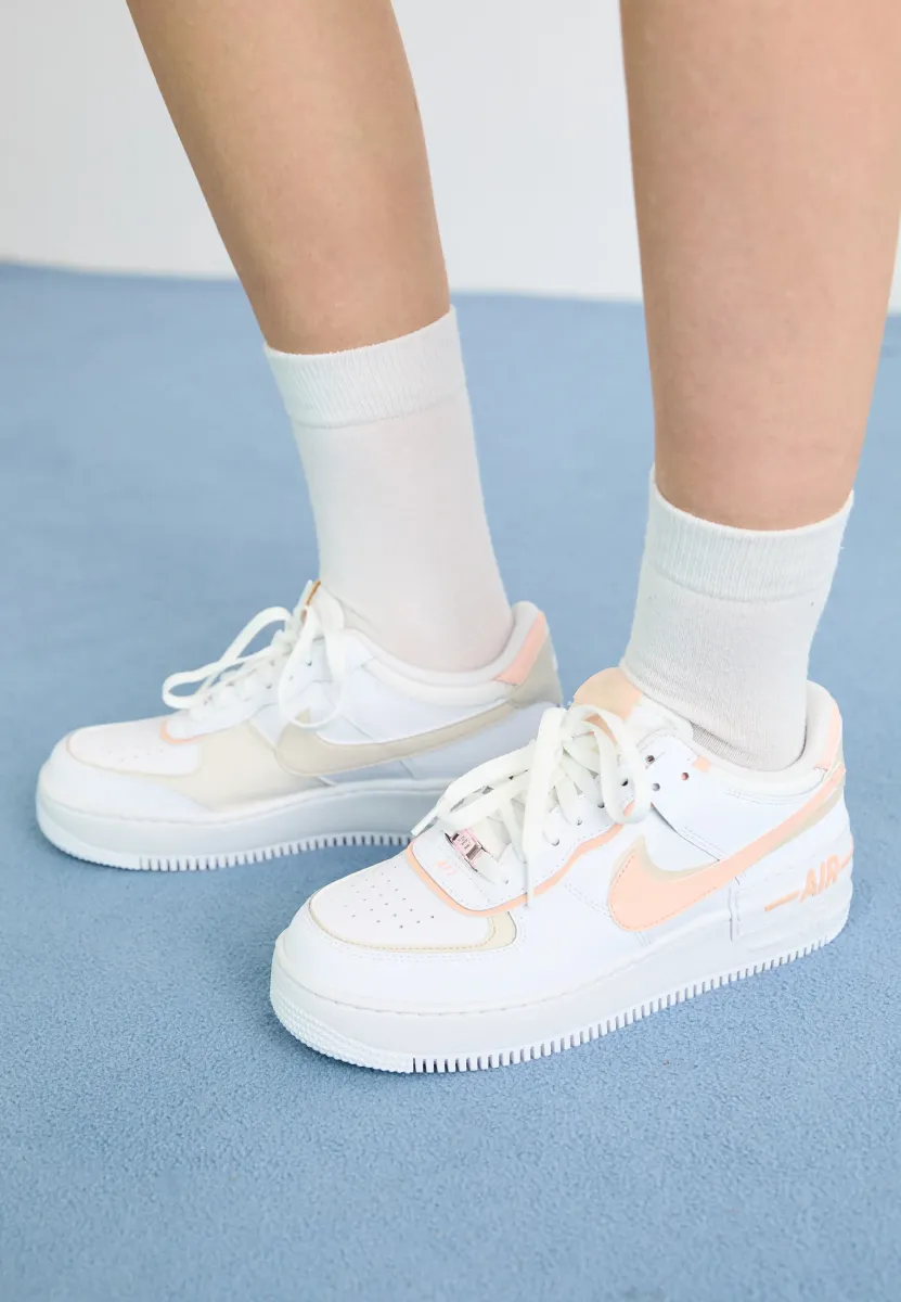 AF1 SHADOW - Sneaker low - white/washed coral/light orewood brown