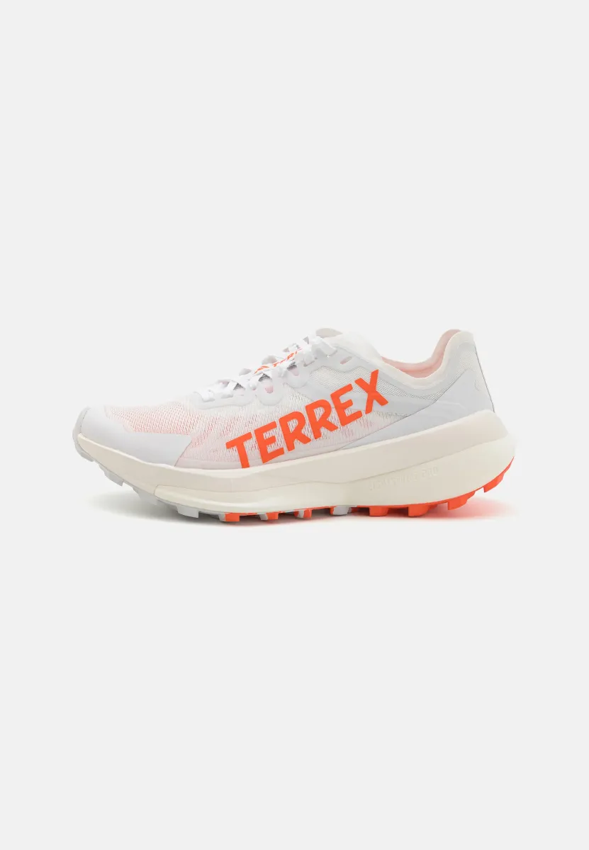 AGRAVIC SPEED TRAIL - Laufschuh Trail - footwear white/impact orange/dash grey