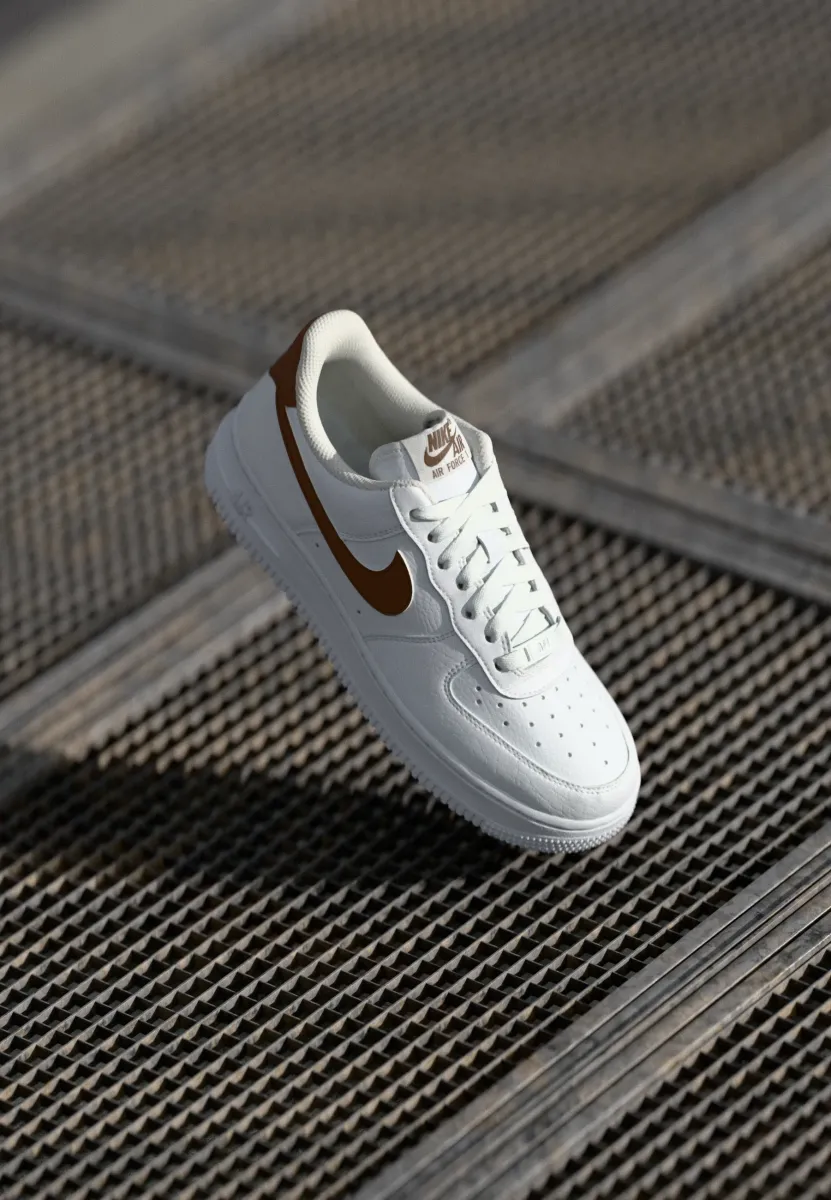 AIR FORCE 1 07 NEXT NATURE - Sneaker low - white/fauna brown