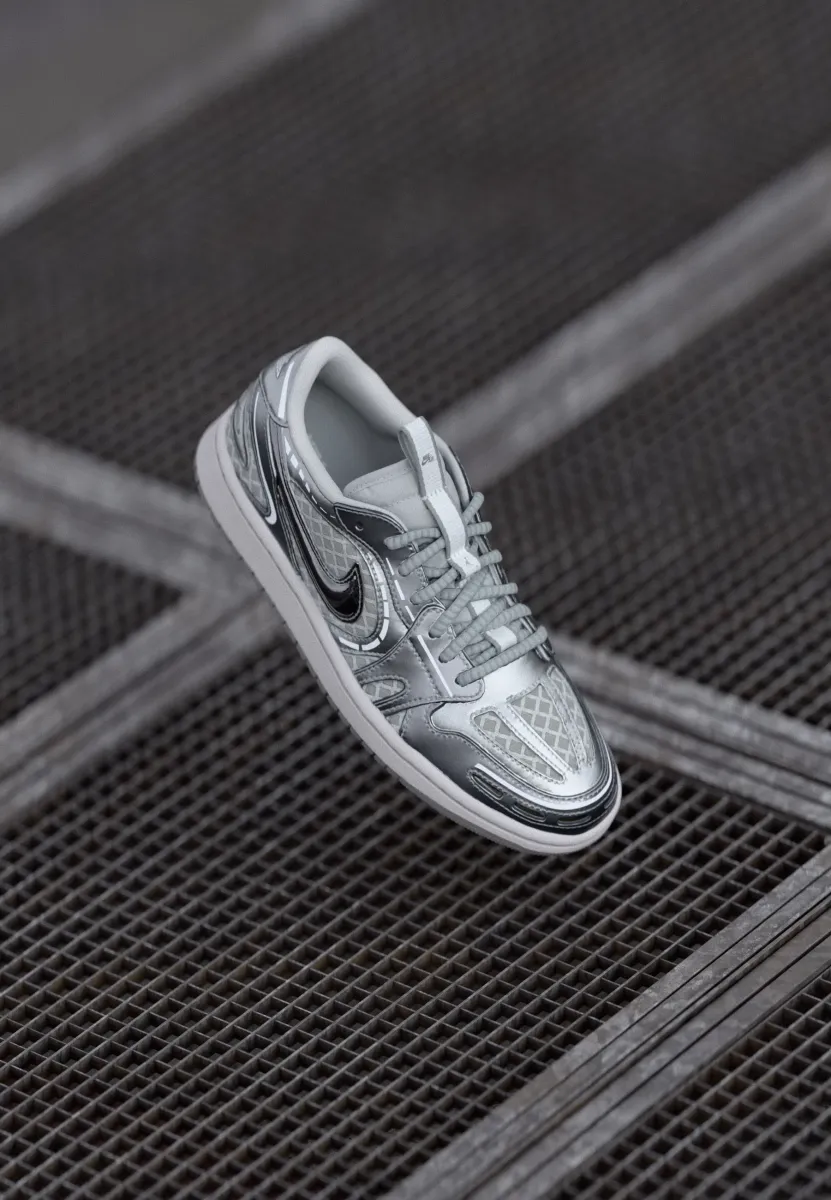 AIR JORDAN 1 - Sneaker low - neutral grey/metallic silver-coloured/white/pewter grey
