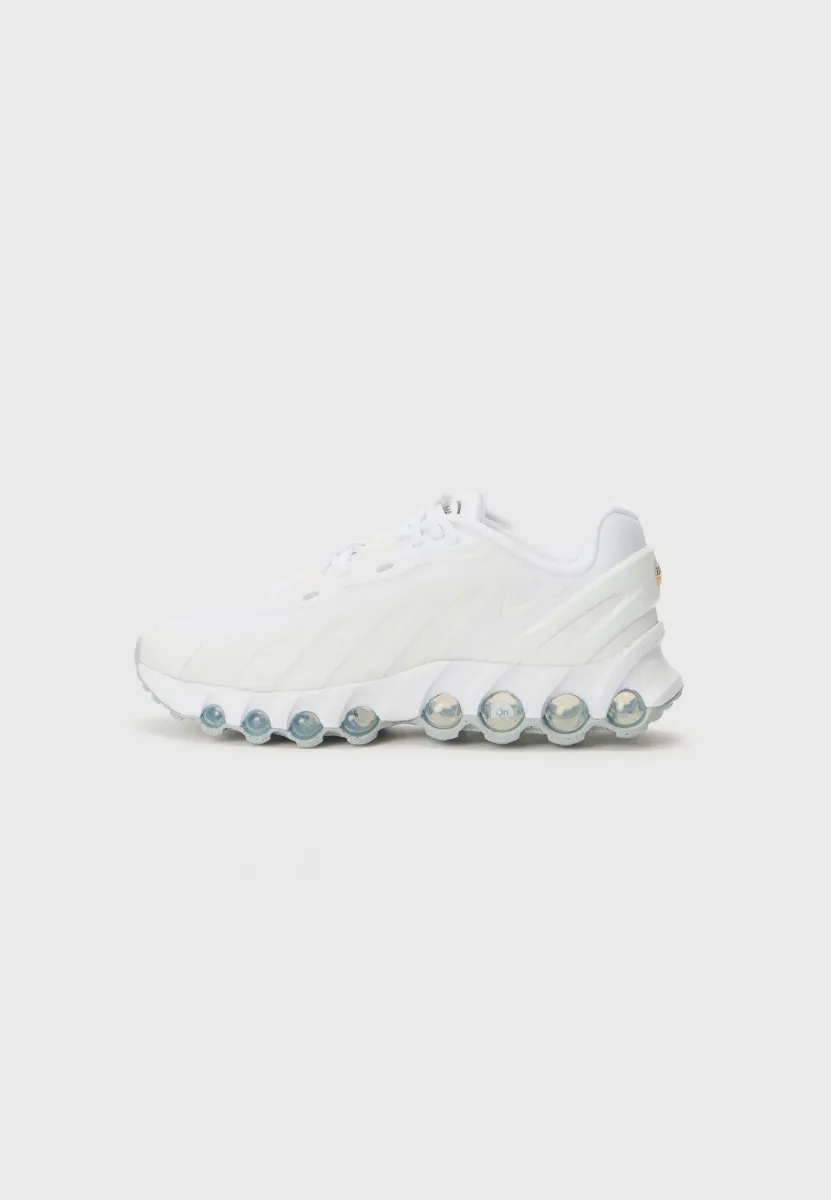 AIR MAX DN8 - Sneaker low - white/mtlc silver-coloured/white