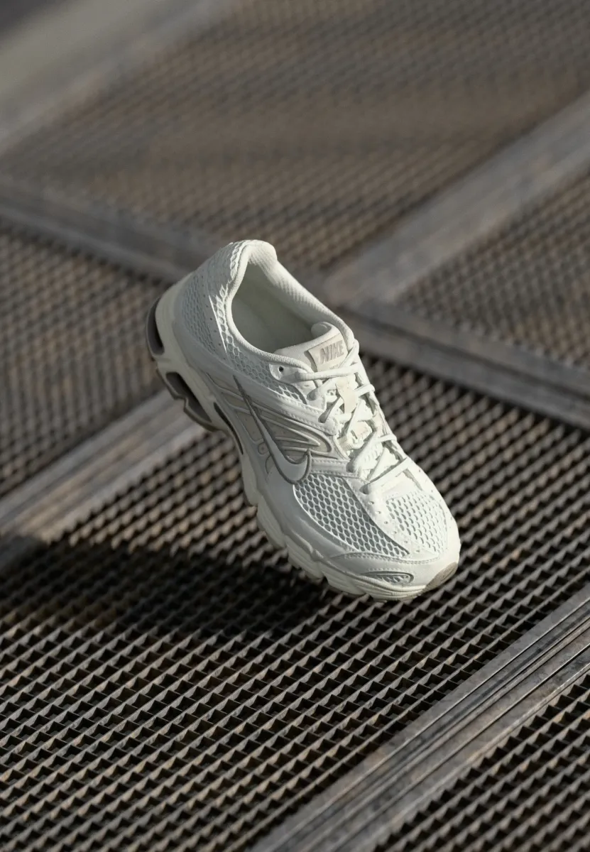 AIR MAX MOTO 2K - Sneaker low - phantom/metallic summit white/light bone/sail/college grey