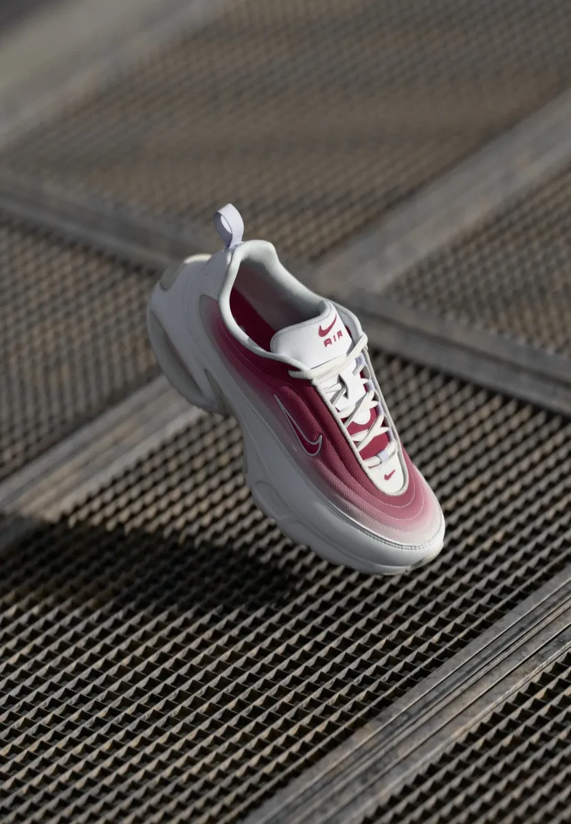 AIR MAX PORTAL - Sneaker low - white/sweet beet/platinum-coloured tint