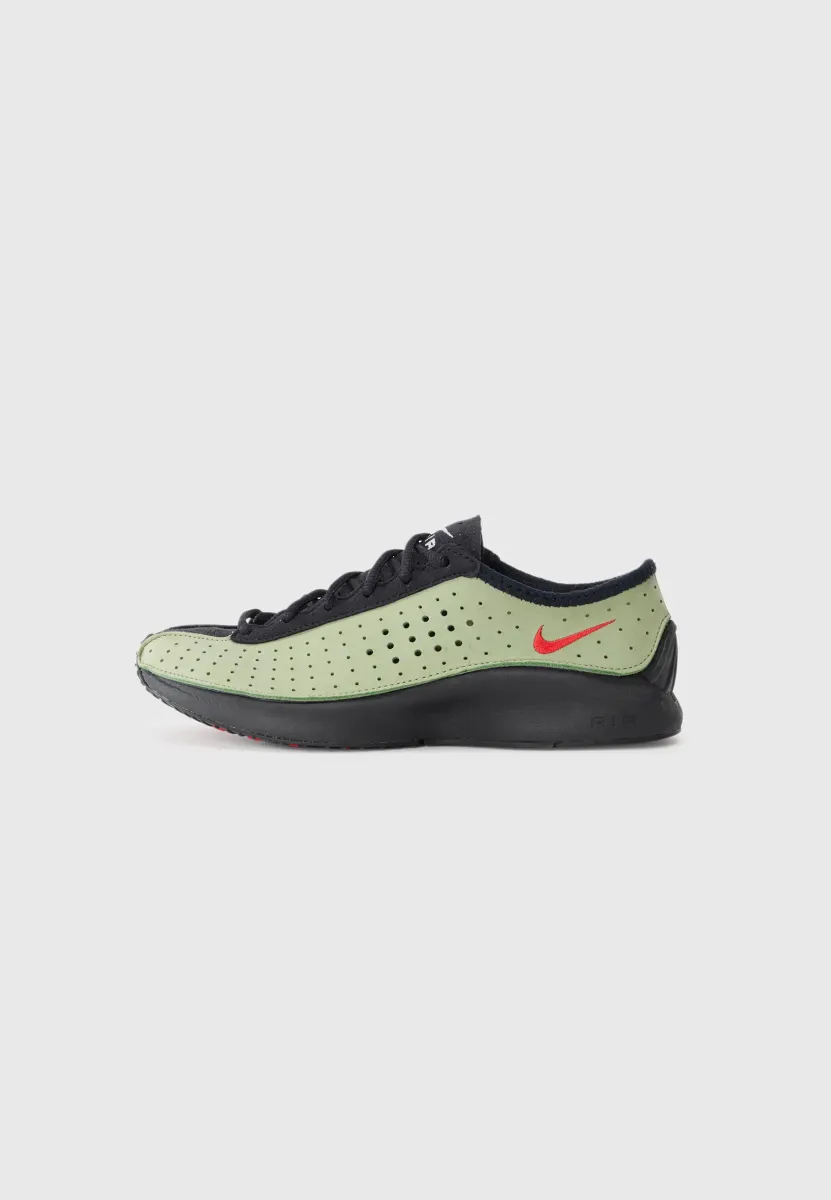 AIR SUPERFLY - Sneaker low - oil green/university red/black