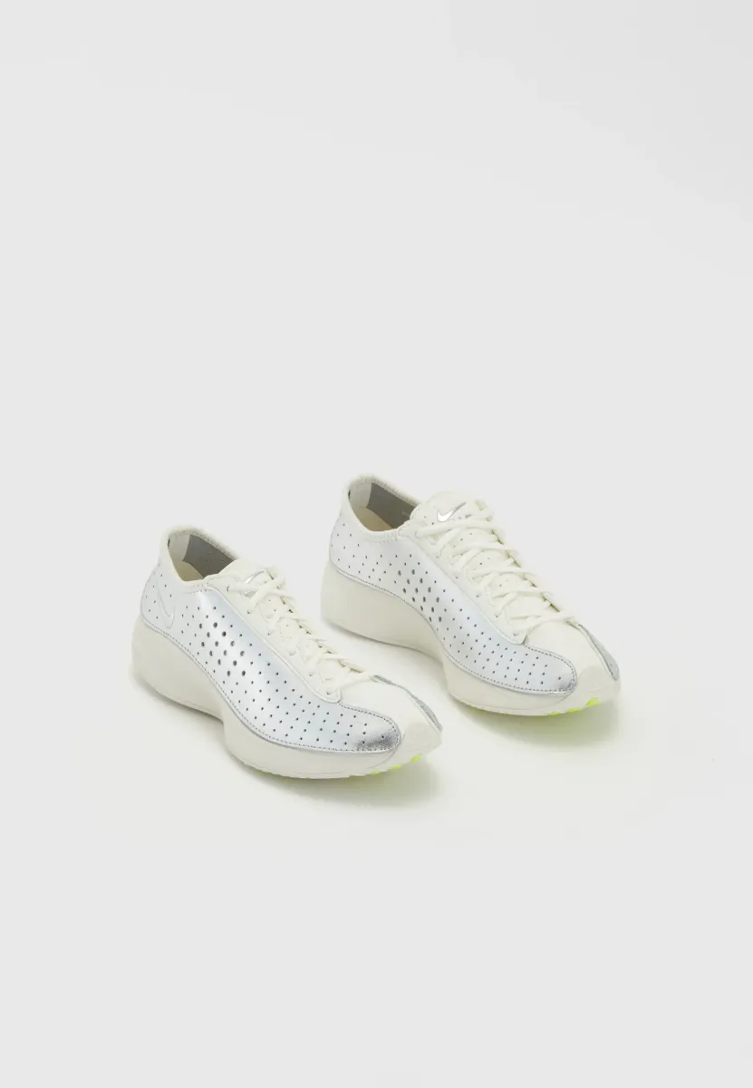 AIR SUPERFLY - Sneaker low - pale ivory/silver-coloured