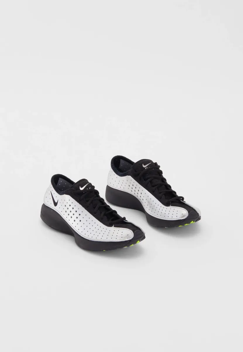 AIR SUPERFLY - Sneaker low - silver-coloured/black/anthracite/volt