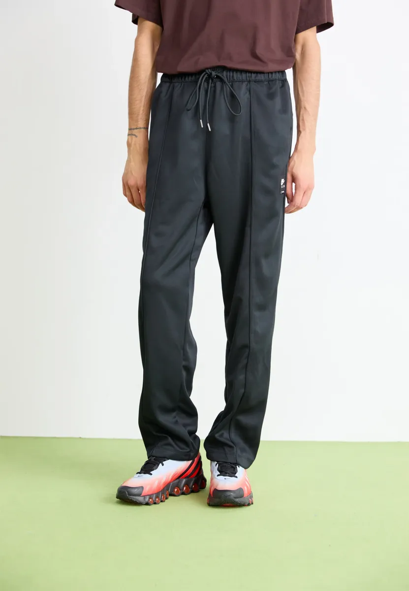 AIR TRACK PANT - Jogginghose - black
