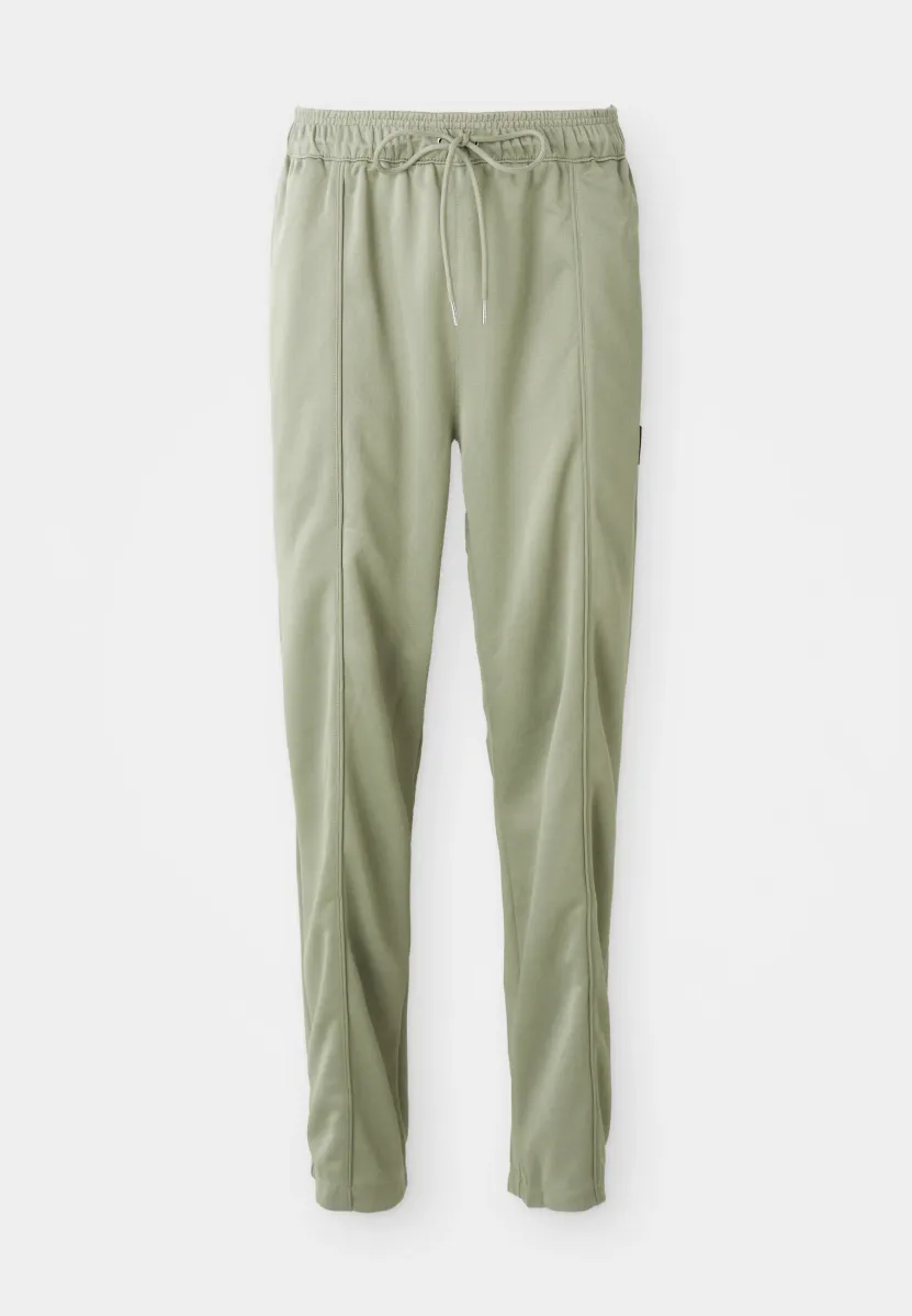 AIR TRACK PANT - Jogginghose - light army/black
