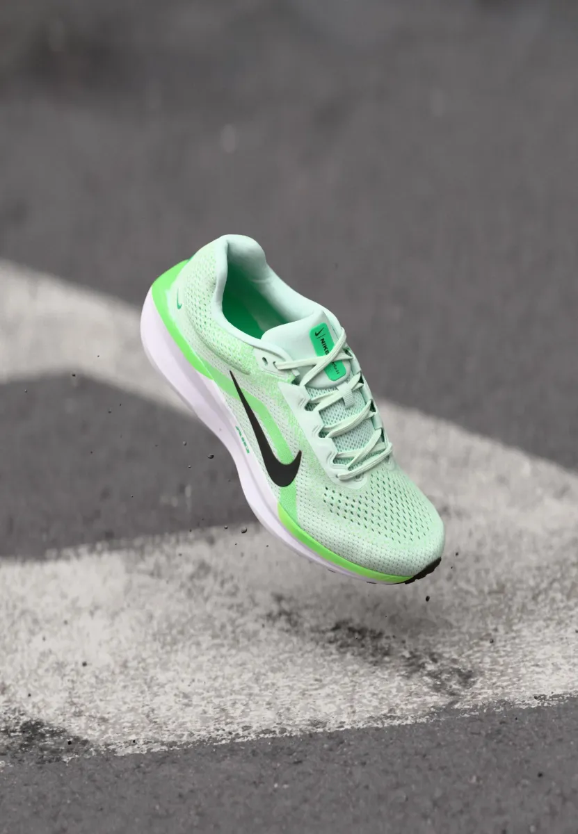 AIR WINFLO 11 - Laufschuh Straße - barely green/black/green strike/green shock/white/bleached turquoise