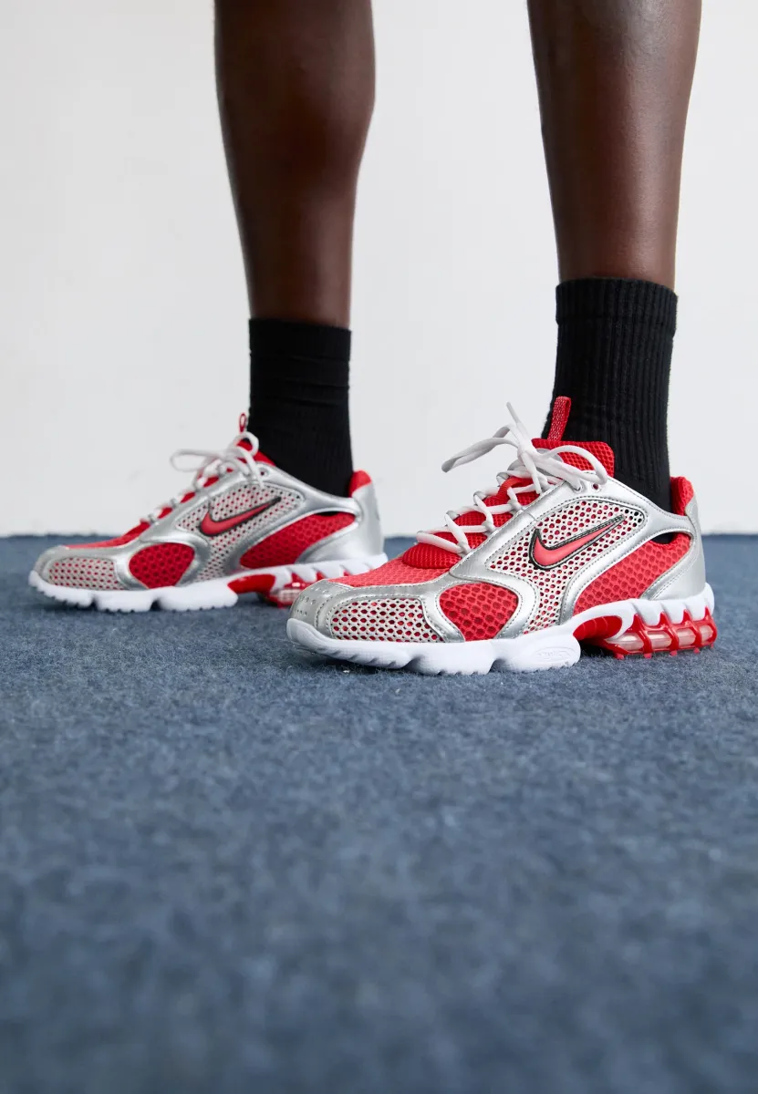 AIR ZOOM SPIRIDON CAGE 2 - Sneaker low - track red/white/metallic silver/black