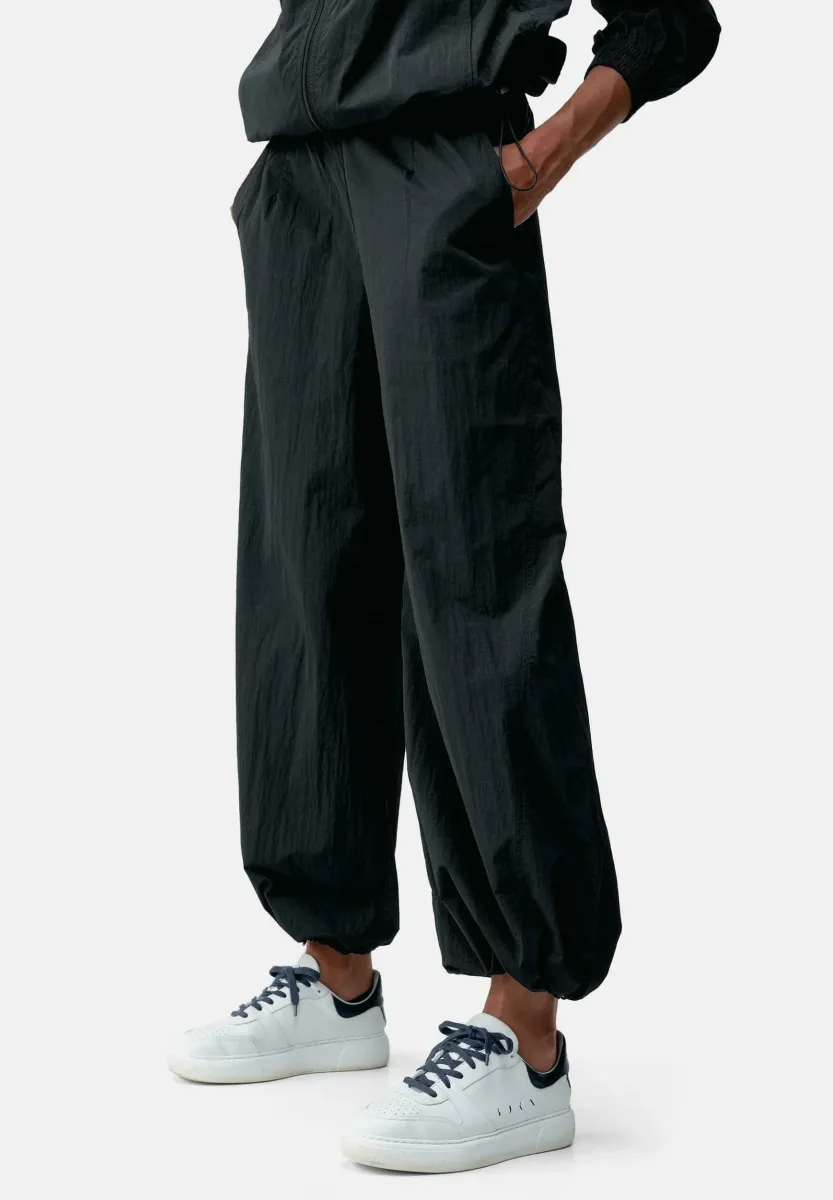 AMARA - Stoffhose - black