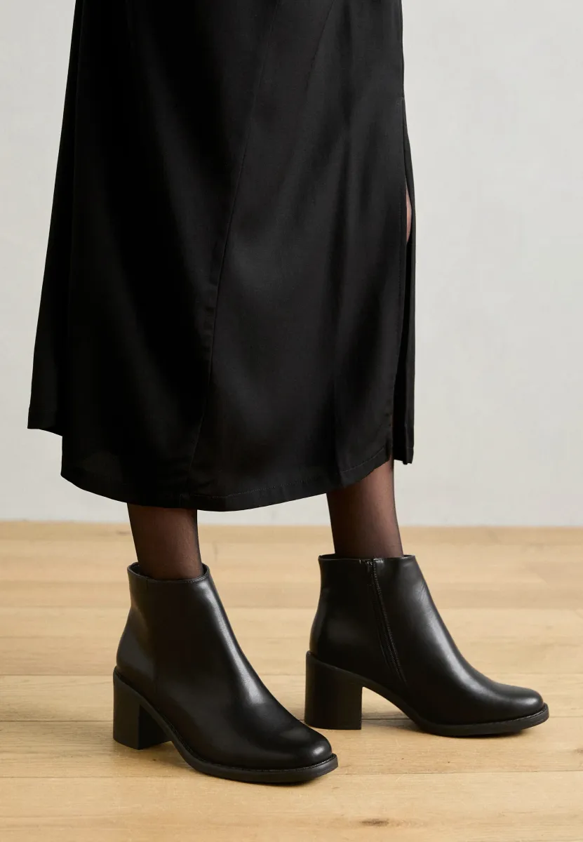 Ankle Boot - black