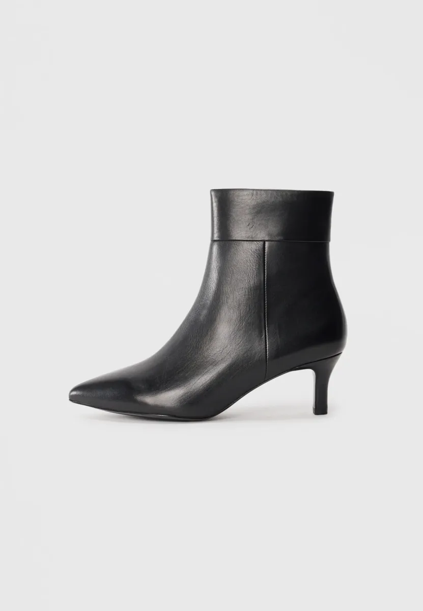 Ankle Boot - black