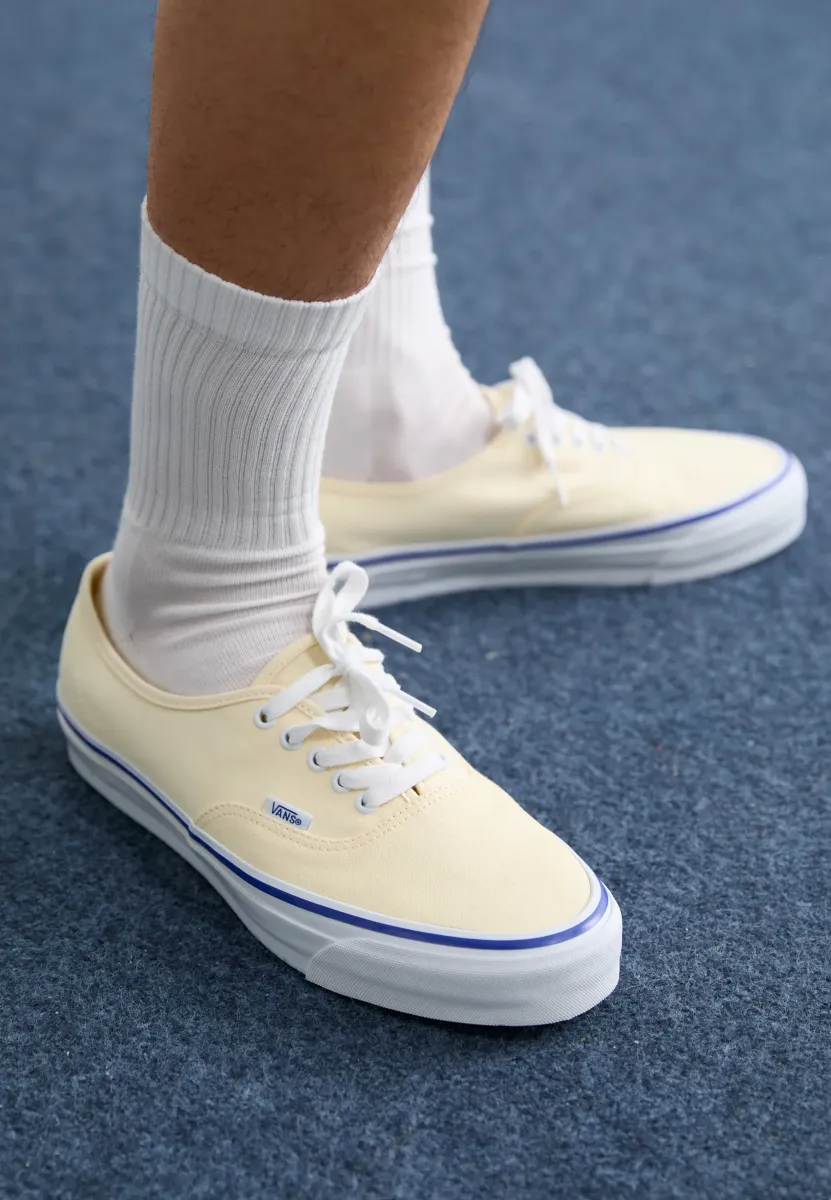 AUTHENTIC UNISEX - Sneaker low - off white