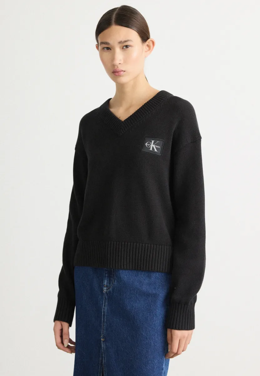 BADGE V NECK SWEATER - Strickpullover - black