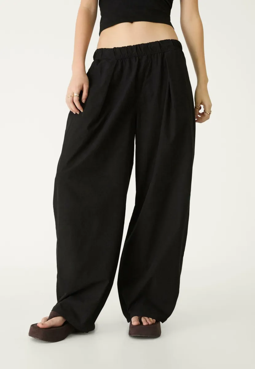 BARREL - Stoffhose - black