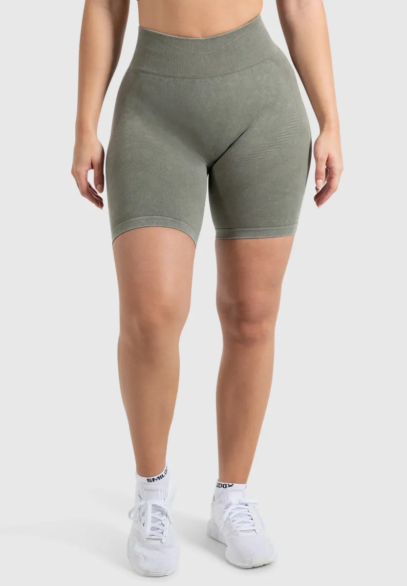 BATIK VERA SCRUNCH SHORTS KURZE HOSE - Tights - olive