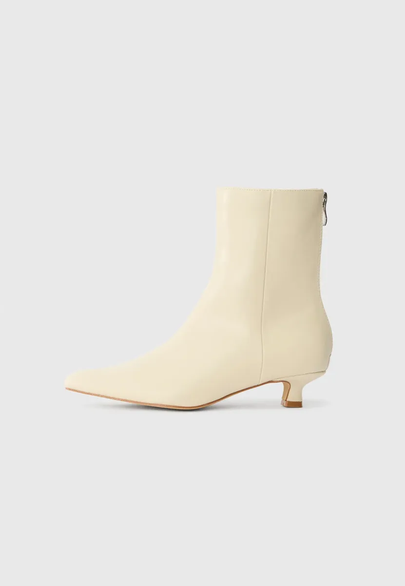 BEVERLEY - Ankle Boot - cream
