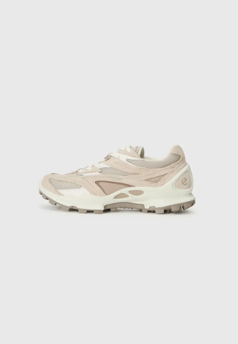 BIOM C TRAIL RETRO - Sneaker low - shadow white/gravel/white
