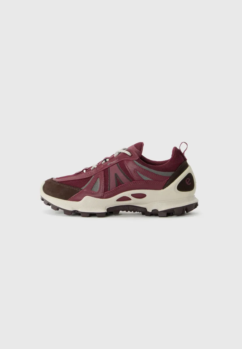 BIOM C TRAIL - Sneaker low - mocha/dark ruby/dark ruby