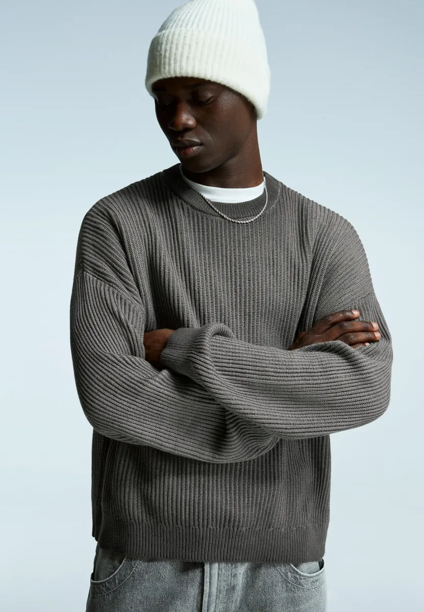 BOXY FIT - Strickpullover - black