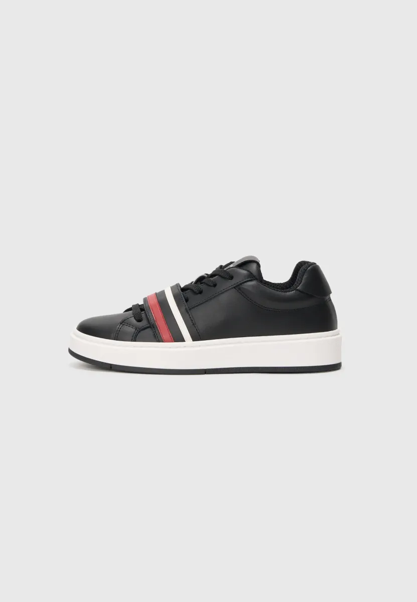 BUCKET UNISEX - Sneaker low - black/white/red