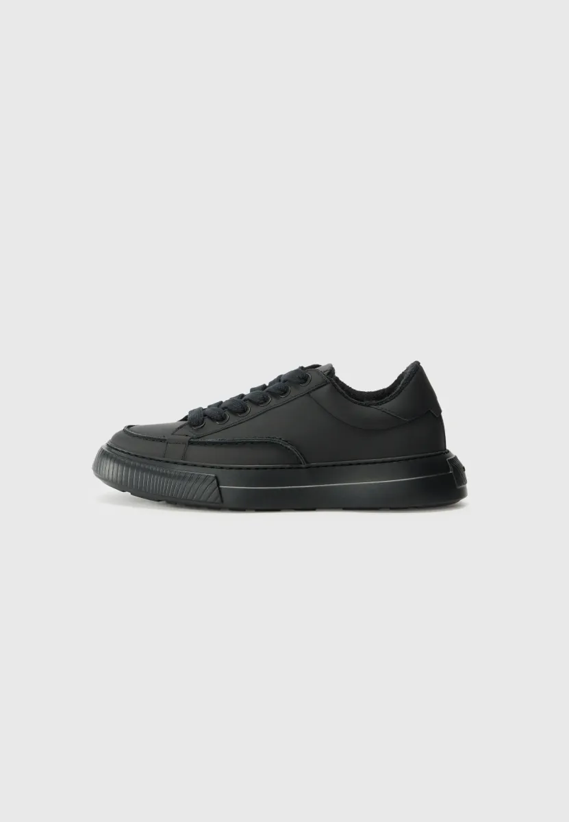 CALDERA TORA - Sneaker low - black raven