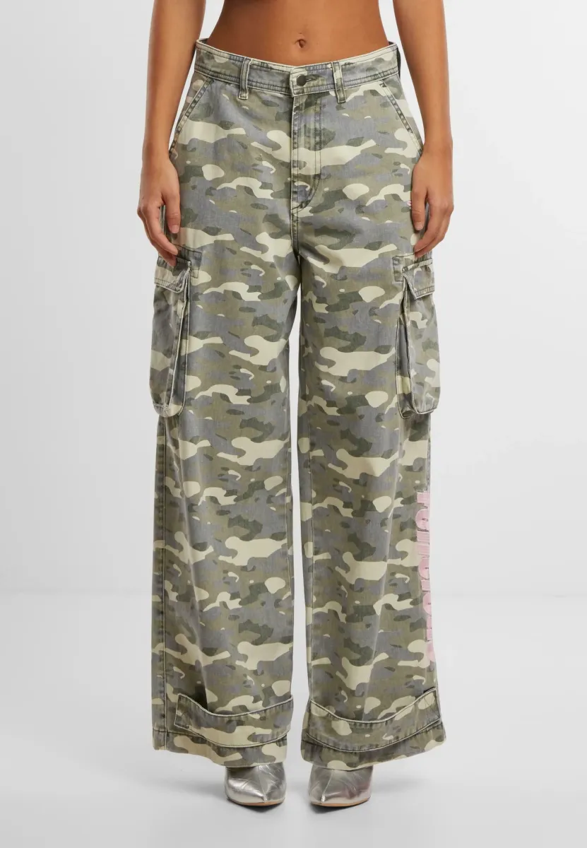 CAMOUFLAGE - Cargohose - green