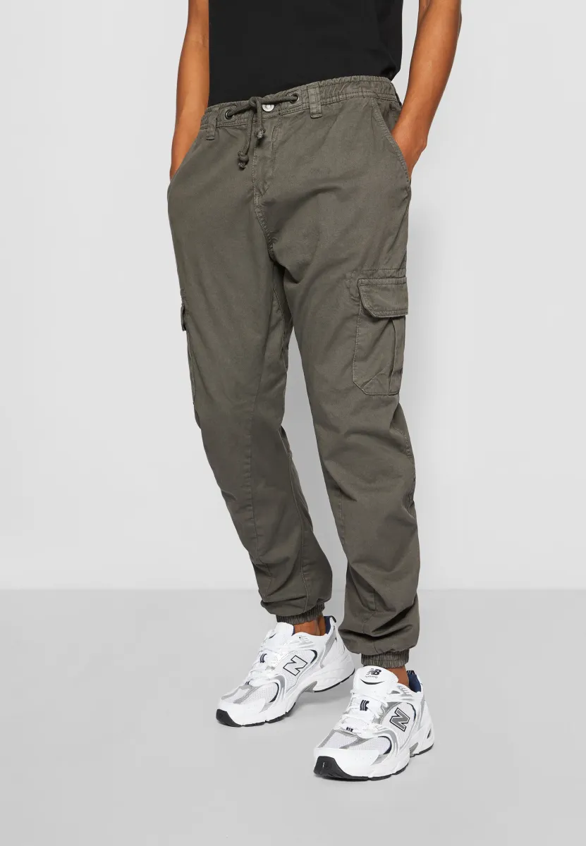 CARGO JOGGING PANTS - Cargohose - magnet
