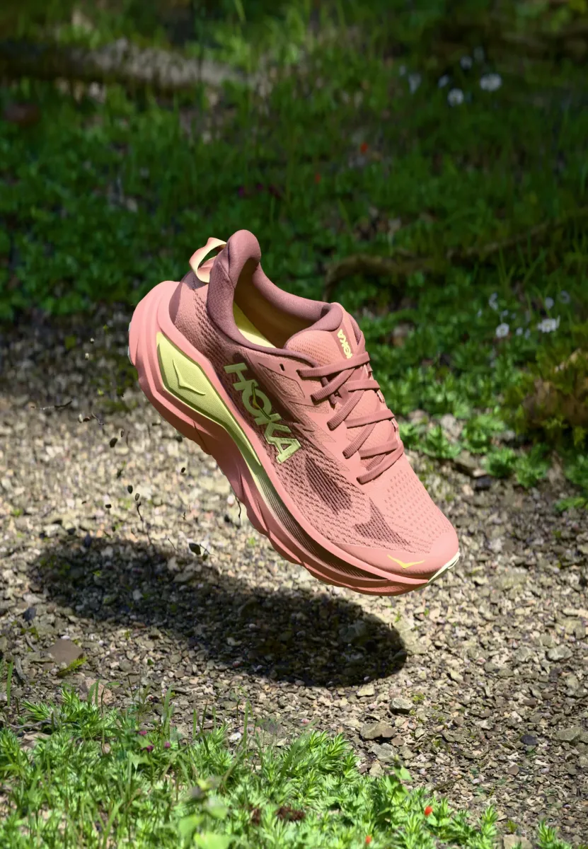 CHALLENGER 8 - Laufschuh Trail - blush/dark cedar
